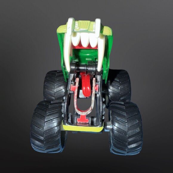 Hot Wheels Battle Beast Push Down Chomping Action Monster Trucks 1:64 Scale A27 - Picture 6 of 16